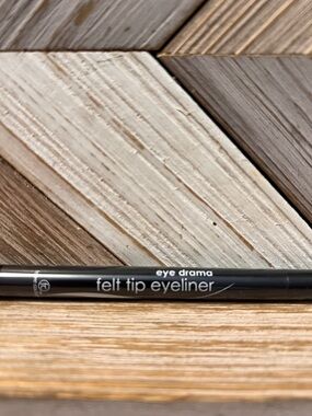 Femme Couture Eye Drama Felt Tip Eyeliner - Black